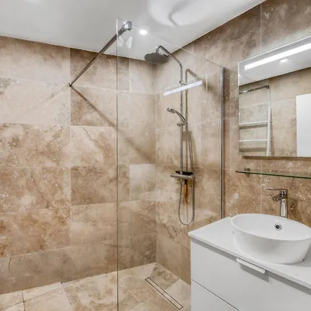 Apartment 1 - Ascenseur - Spacieux - Proche Palais *